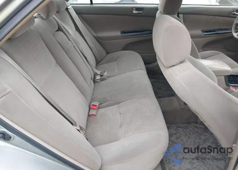 2005 Toyota Camry Le z USA, uszkodzony, nr VIN 4T1BE32K05U951045